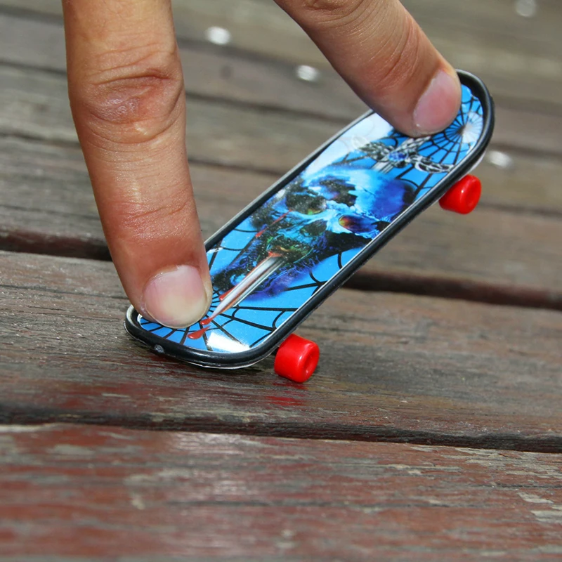 4pcs-set-Random-Colored-Creative-Cartoon-Small-Plastic-Finger-Skateboards-Kids-Adult-Educational-Toys-Birthday-Gifts (5)