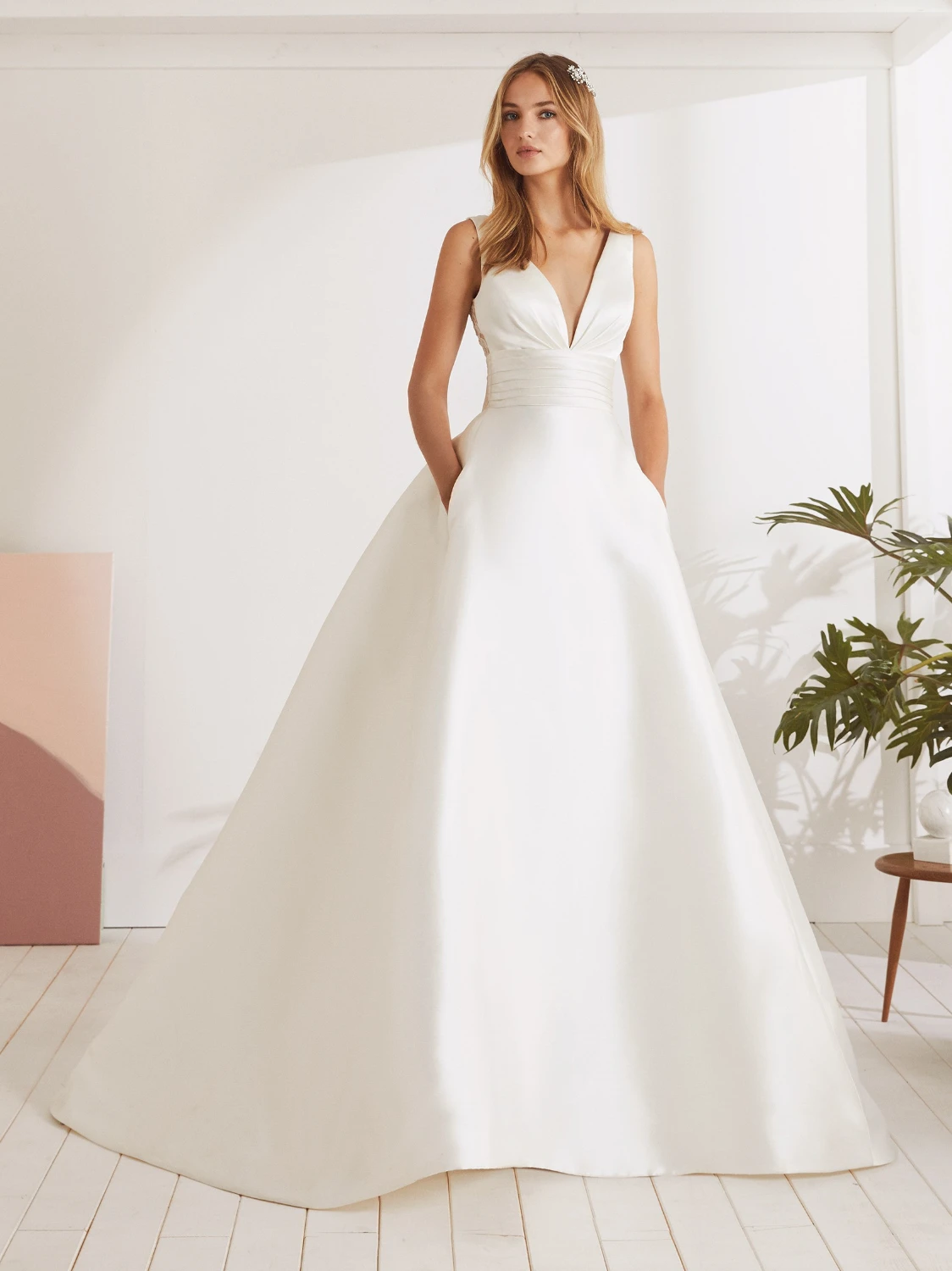 Vivian's Bridal винтажное атласное свадебное платье с карманами, сексуальное свадебное платье с глубоким v-образным вырезом на спине и пуговице, иллюзия талии, многослойное свадебное платье с бантом - Цвет: ivory