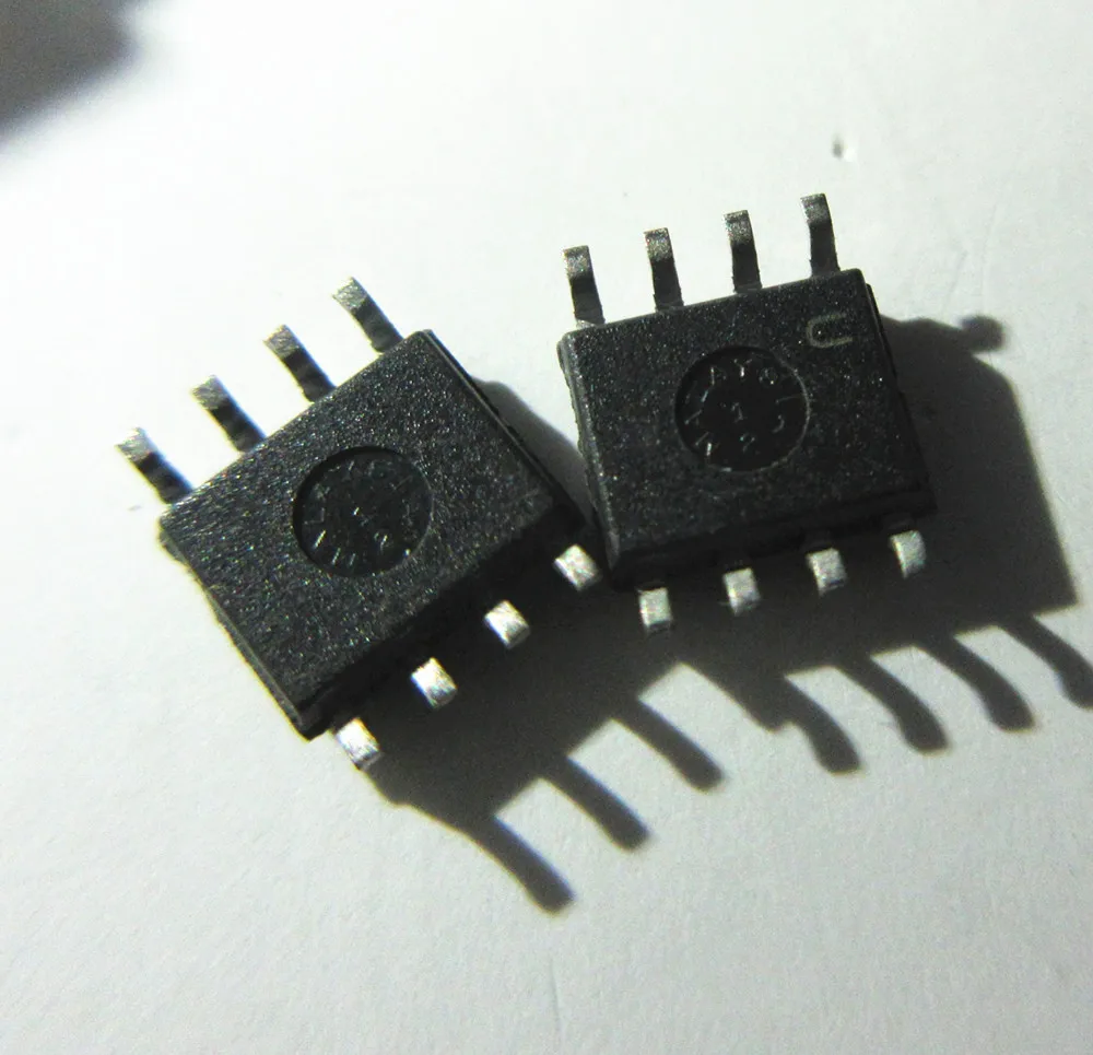 10 шт в упаковке, новая 2026-1YM IC MIC2026-1YM MIC5209BM SOP8