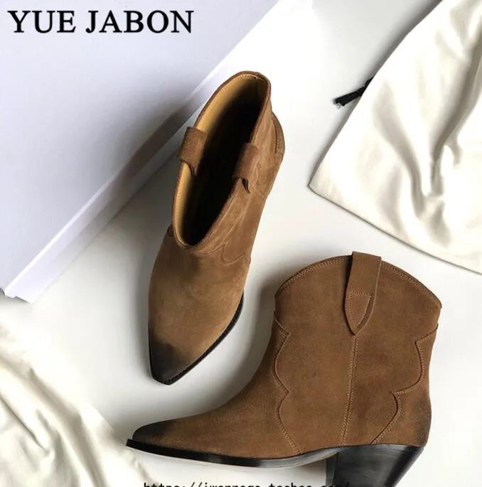 Yue jabon/Зимние ботильоны; женская обувь; сезон осень-зима; кожаные ботинки с острым носком без застежки; женская обувь; ботинки на толстом высоком каблуке