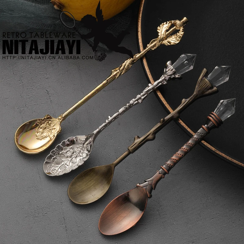 Kit Fourchette Cuillère à Café Vintage Style Royal Fourchette En Métal Sculpté Cuillère à Lait Café Accessoires Café 6 Pièces/ensemble(d'or