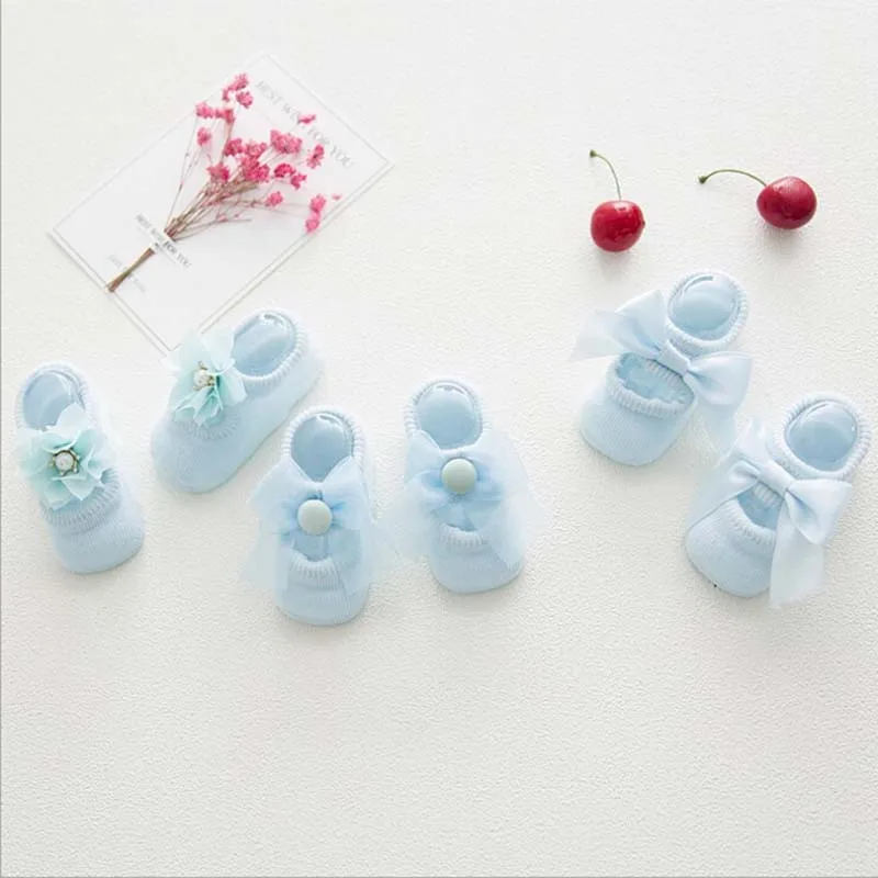 3 пар/компл. хлопок Детские носки для девочек Bebe Малыш новорожденный младенец Нескользящие кружевные галстук-бабочка с цветком носки-тапочки для вечеринки, дня рождения носки - Цвет: blue