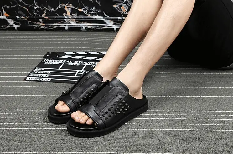 

Summer Mens Leather Flat Black Sandals openToe Sandals Fashion Rivet Europe Summer Men Breathable Leather Slippers