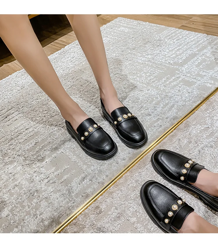 2021 Spring and Autumn low Heel shoes women's fashion design black pearl true leather loafers large size 41-43 free shipping 2021 Spring and Autumn low Heel shoes women's fashion design black pearl true leather loafers large size 41-43 free shipping