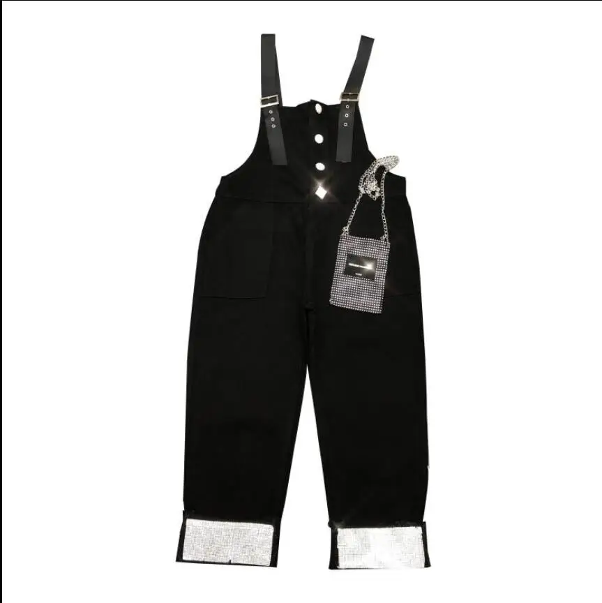 

The new 2019 rhinestone mobile phone bag is decorated with shiny leather shoulder strap jeans