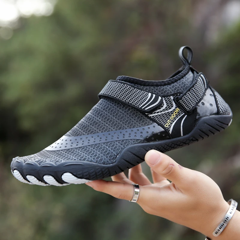 

Summer Upstream Shoes Unisex Breathable Mesh Quick Dry Water Shoes Couple Light Anti-Slip Beach Sandals Diving Swimming Shoes