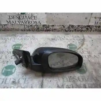 

RIGHT REARVIEW OPEL VECTRA C SALOON Club [15223377]