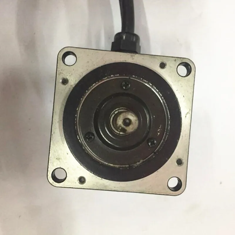 Использованный протестированный рабочий SGMPH-01AAA41 серводвигатель переменного тока