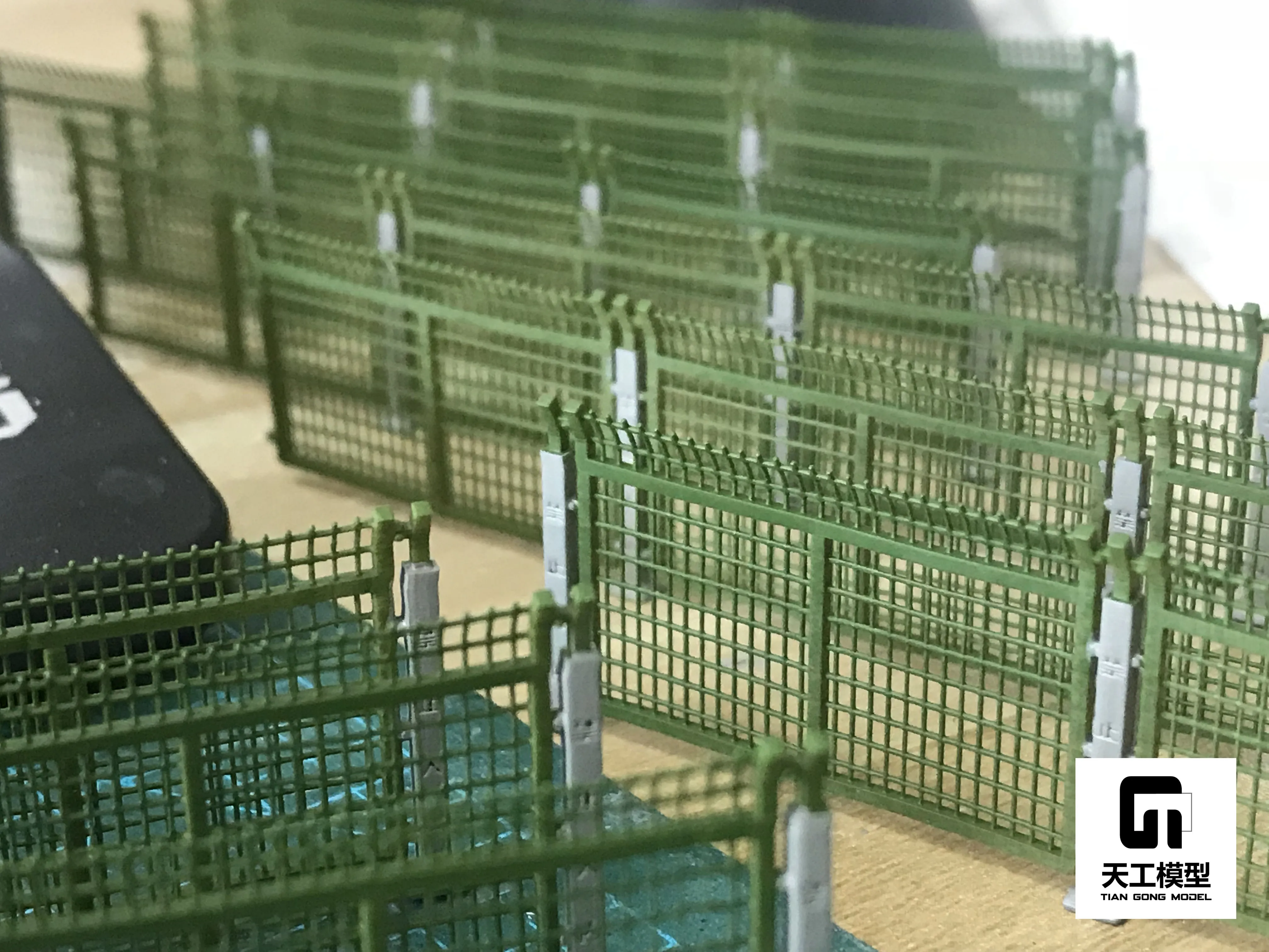 187HOScaleRailroadBarbedWireAnticrossingFenceGuardrailFence