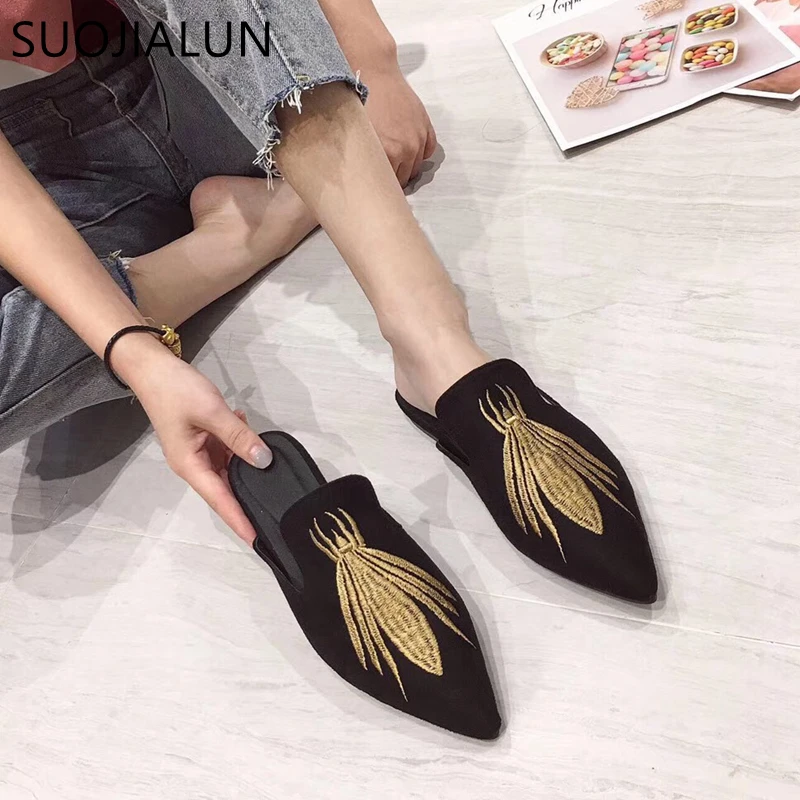 

SUOJIALUN 2019 Brand Designer Women Mules Slipper Metal Decorate Slip On Slides Low Heel Round Toe Slippers Slides Sandals