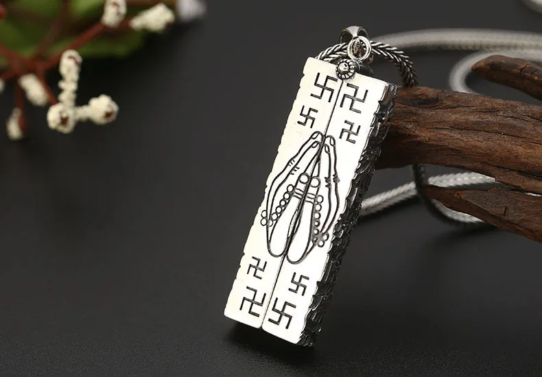 11308147613_1886861696