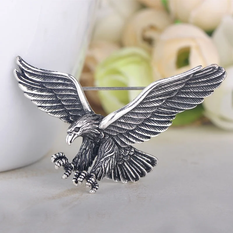 Broche Forma Hoja Con Brillantes Montados En Oro Blanco De Ley 18kts - Joyería Finarte - Compra Y Venta De Joyas Antiguas En Madrid