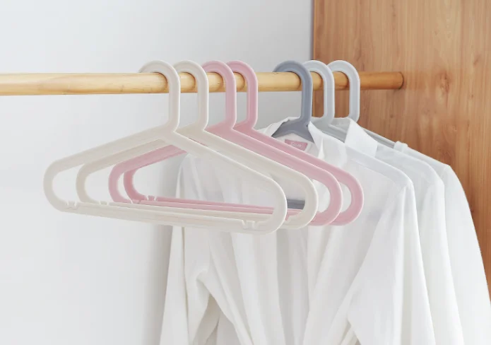 Dry and wet non-trace bearing household high tenacity more durable anti-skid good flexibility coat hanger J05
