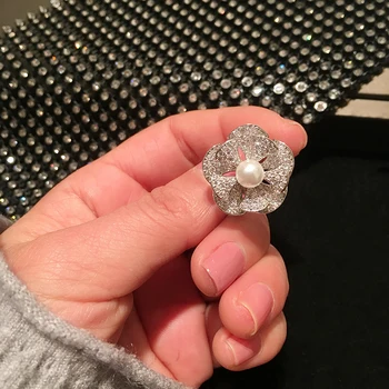 

Sweet elegant full diamond personality double three-dimensional skirt flower pearl rotation ring female index finger ring openin