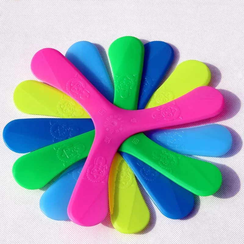 1Pc Random Color Цвета Бумеранг Спорт на открытом воздухе светящиеся открытый парк специальные летающие игрушки летающий диск летающая тарелка сплошной цвет - Цвет: 1Pc Random Color