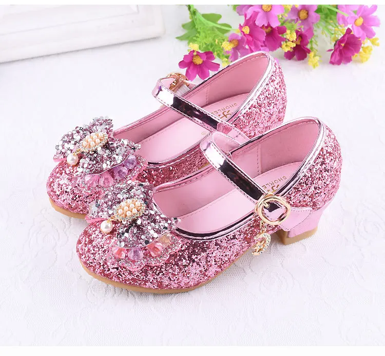Детская кожаная обувь; сандалии принцессы на высоком каблуке для девочек; модная свадебная детская обувь; блестящие вечерние туфли с бабочкой для девочек