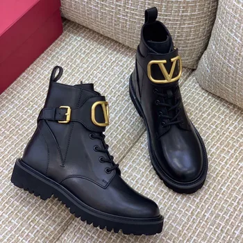 

2020 Fashion Womens Designer Shoes V Buckle Martens Winter Boots Head Strap Flat Short Thick