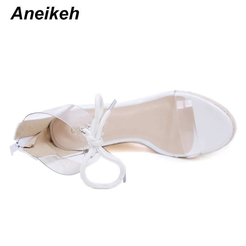 Aneikeh/лето в сдержанном стиле; босоножки из ПВХ с пряжкой Для женщин застежка на молнии на высоком каблуке и танкетке выполненной из прозрачного Обувь на высоких каблуках круглый носок ботильоны белый Размер 35–40