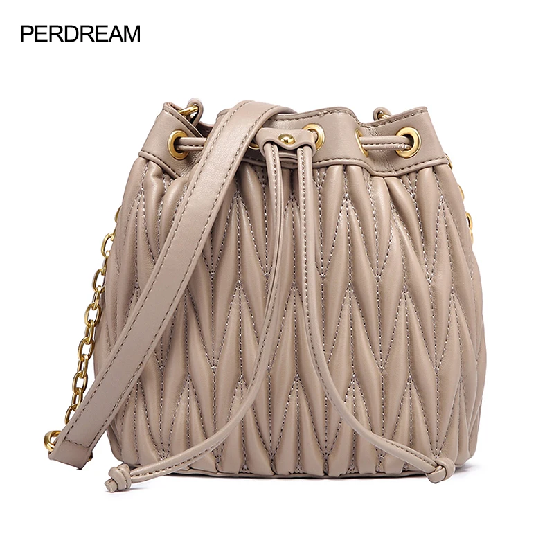 

Bucket bag new European and American wild ladies single shoulder diagonal bag fold drawstring net red small black bag