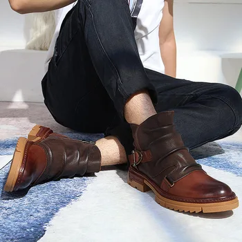 

High top men's shoes in autumn and winter