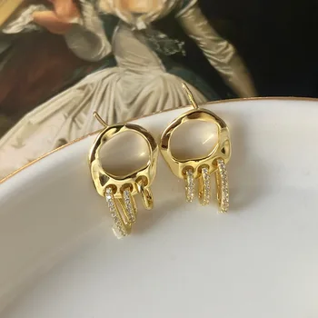 

Euramerican style round inlaid diamond hollow stud earrings