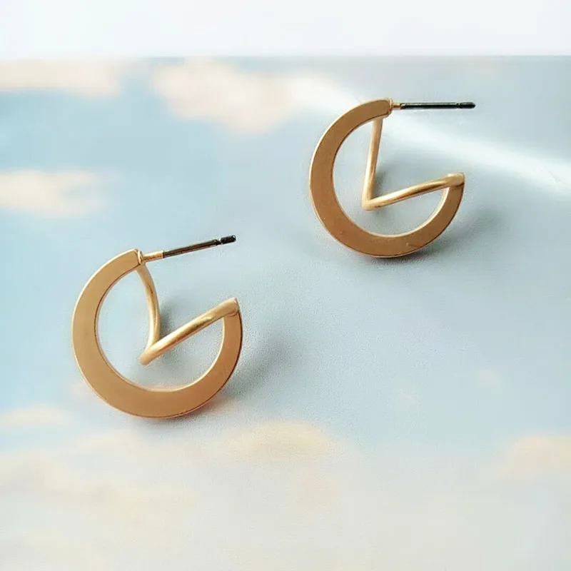 

MESTILO 2019 Unique Design Gold Color Irregular Round Stud Earrings For Girls Cute Party Funny Earrings Brincos Oorbellen Gifts
