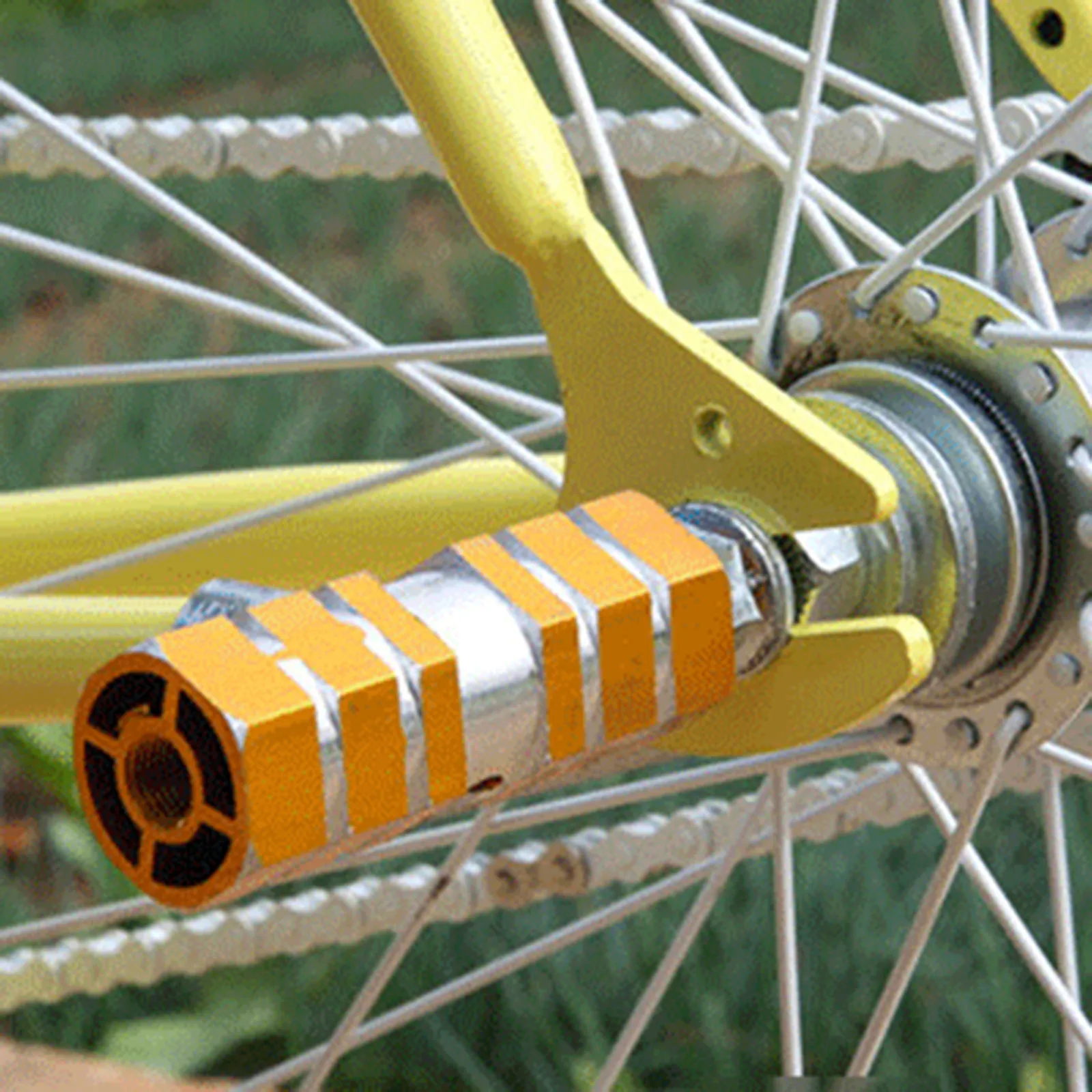 

2 Pcs Cycling Bike Bicycle Pedals Axle Sexangle Cylinder Aluminum Alloy Foot Pegs Axle Stunt BMX Bike Bicycle Cycling One Pair