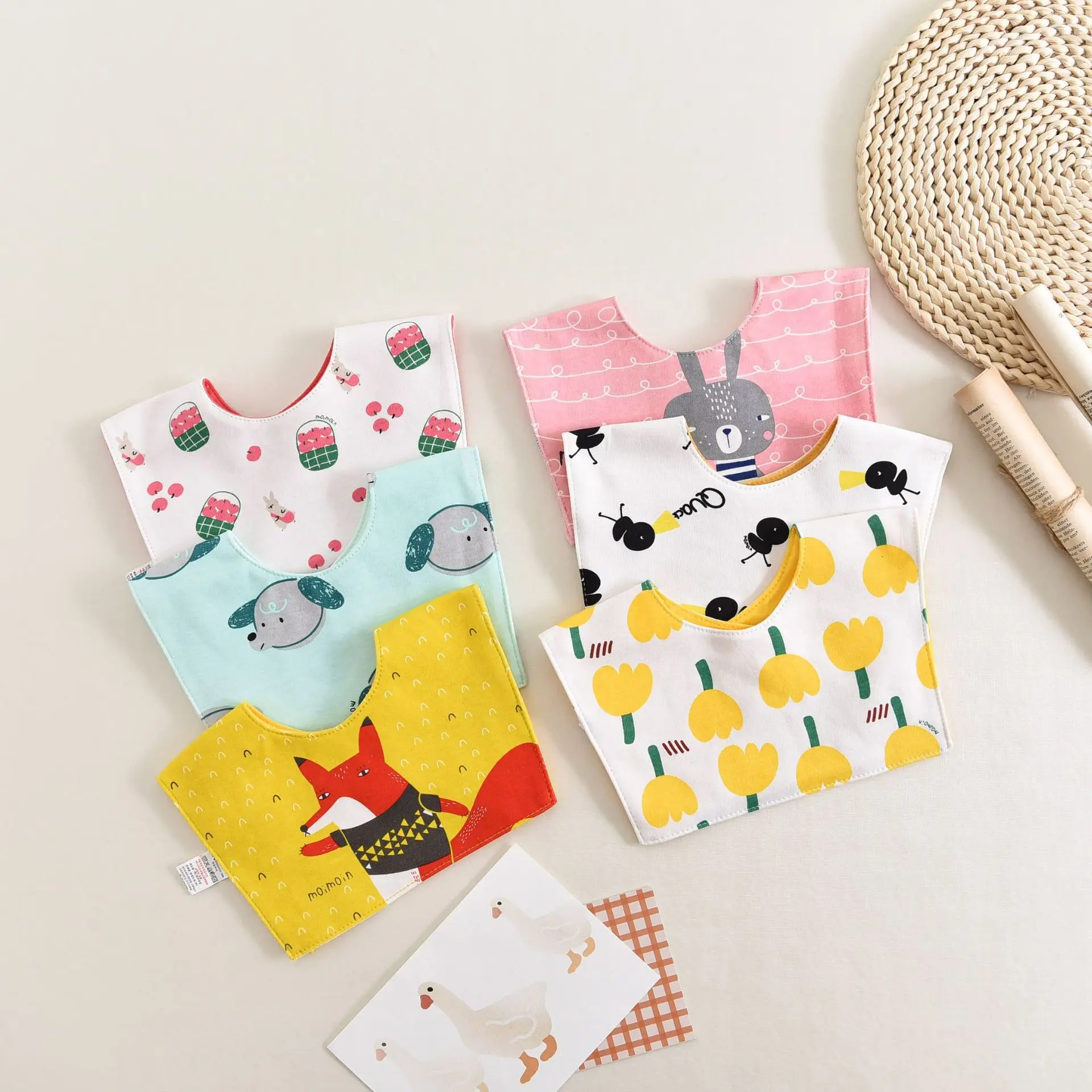 

2020 New Infant Baby Bibs Cotton Squre Burp Cloths Cartoon Print Color Scarf Bibs For Baby Feeding Bib Detachable Collar