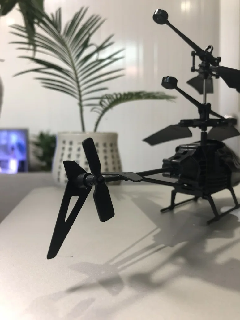 Hot Selling Sensing Helicopter Airplane Remote Control Shining Sensing Airplane 3 Seconds Start Suspension Induction Vehicle