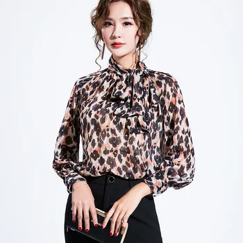 

2019 autumn new women's Korean version of the romantic printed scarf pile collar loose micro lantern sleeve temperament