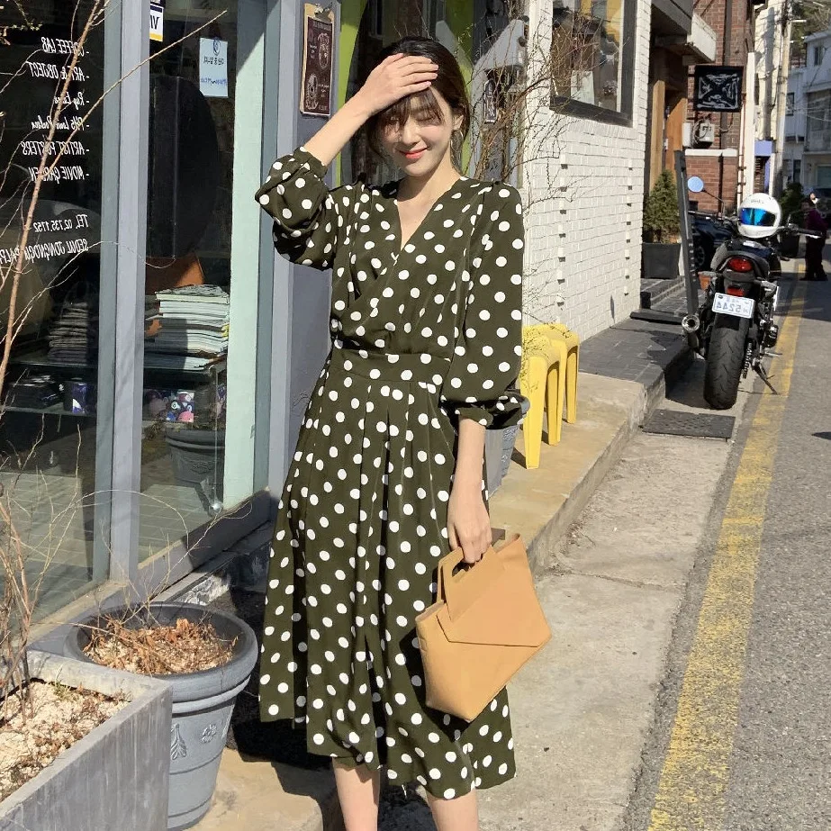 

Photo Shoot French INS Ladies' Elegant Ol Retro Polka Dot Mid-length Waist Hugging Slim Fit V-neck Big Hemline Long-sleeved Dres