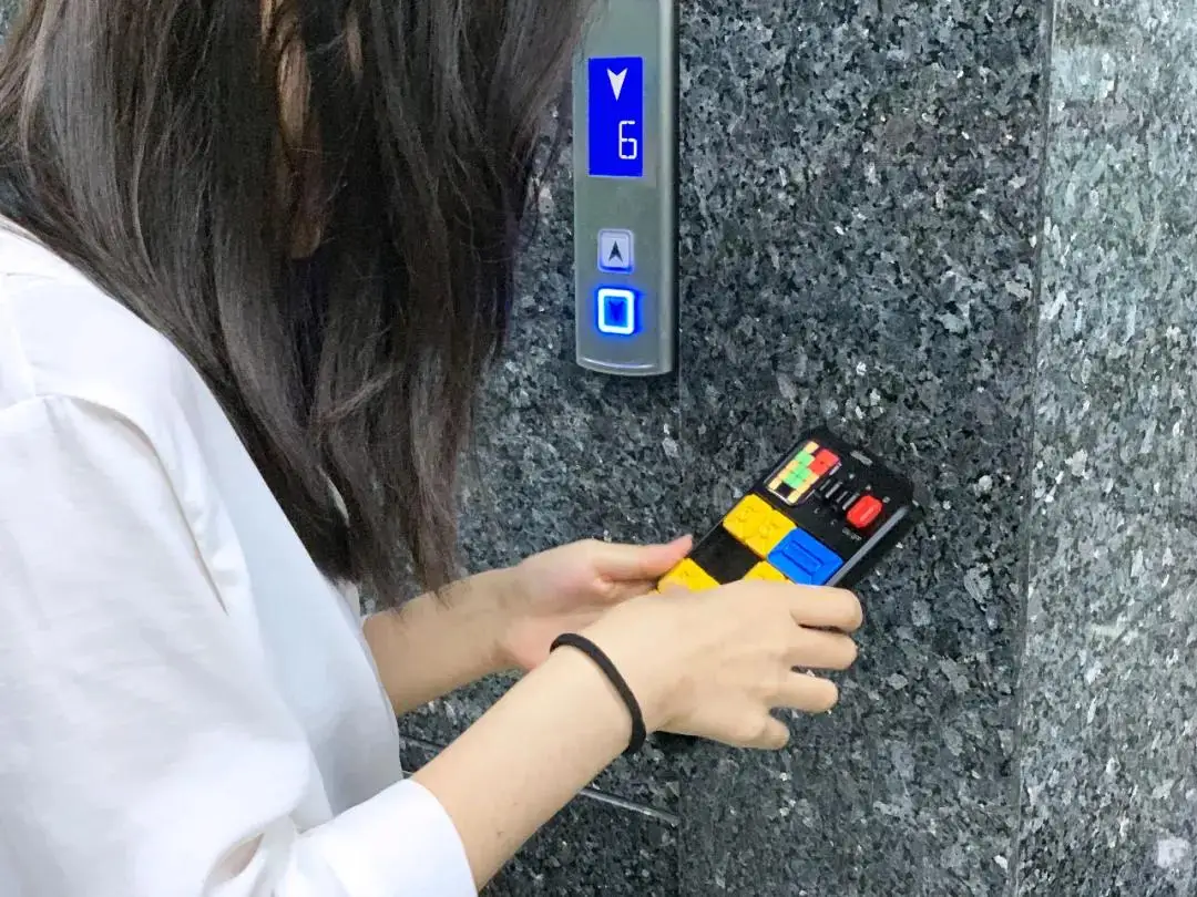Suggest to parents: No matter whether they have money or not, buy educational toys for their children and let them put down their mobile phones to become smart