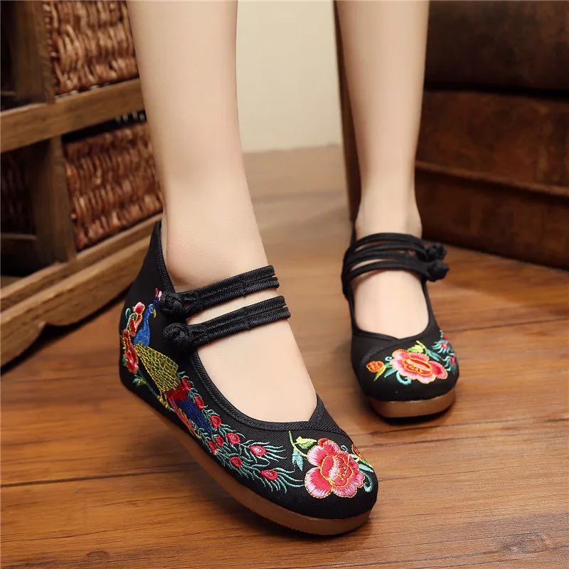 

Fashion Women's Shoes Old Peking Demin Flats, Ladies Peacock Embroidery Soft Sole Casual Walking Spring Shoes Zapatos Mujer
