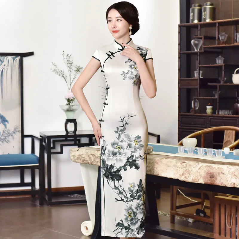 

Retro Chinese-style Cheongsam 2019 Spring Slim Fit Slimming Ink Painting Classical Real Silk Long Cheongsam Performance Catwalks