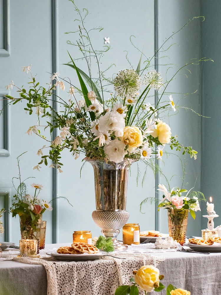 Very Unusual Glass/crystal Flowers in Vase 