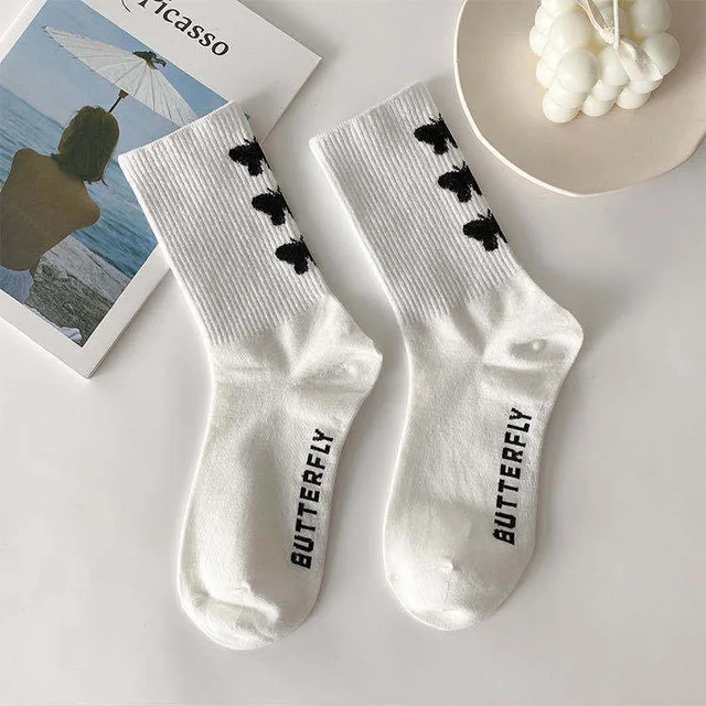 Cute daisy socks funny daisy smiley letter pattern cartoon socks Korean style fashion trend black breathable female socks 9
