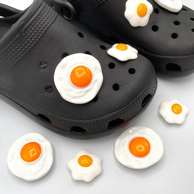 3D śliczne imitacja jedzenia jajko w koszulce żywica JIBZ buta urocza dekoracja dla mężczyzn Croc Clog buta DIY dzieci klamry do butów akcesoria