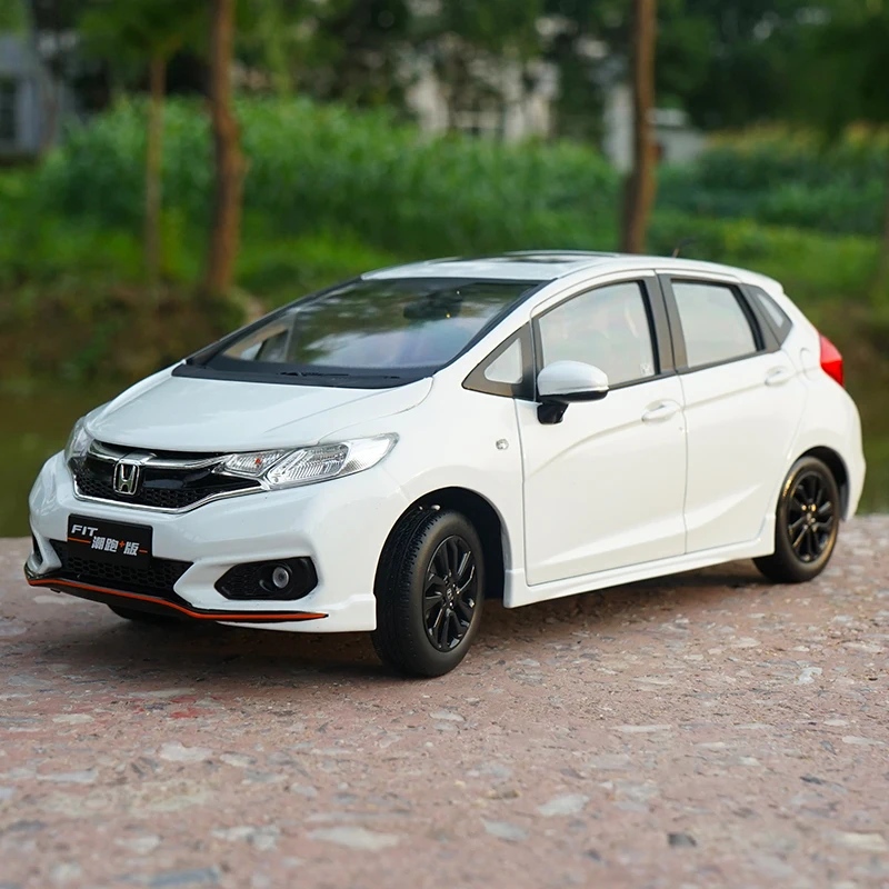 Оригинальная Заводская Подлинная 1:18 Honda FIT 2018 sport Jazz белый хэтчбек литая модель