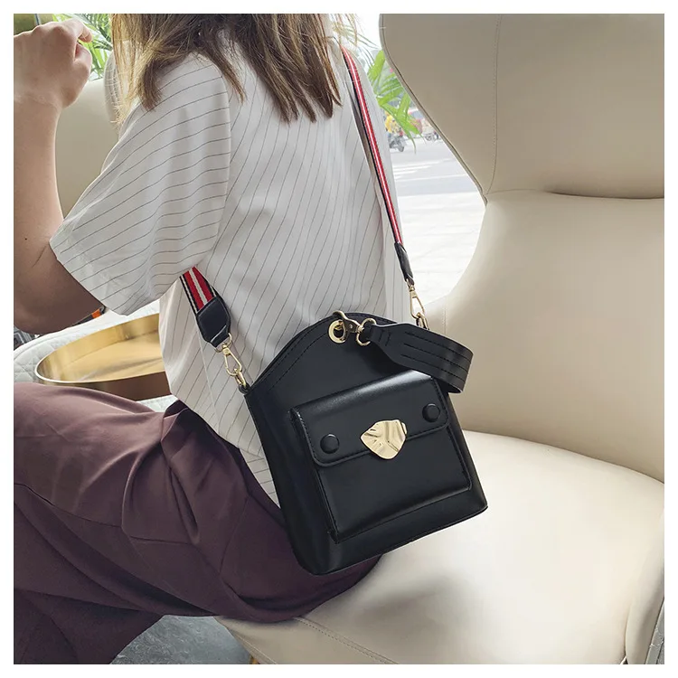 

JIULIN 2019 New punk ocean mobile and versatile single shoulder bag stylish pool color is a small square package bag.