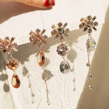 

Korean Fashion Light Crystal Asymmetric Drop Earrings For Women Girl Elegant Shiny Oorbellen Students Party Jewelry