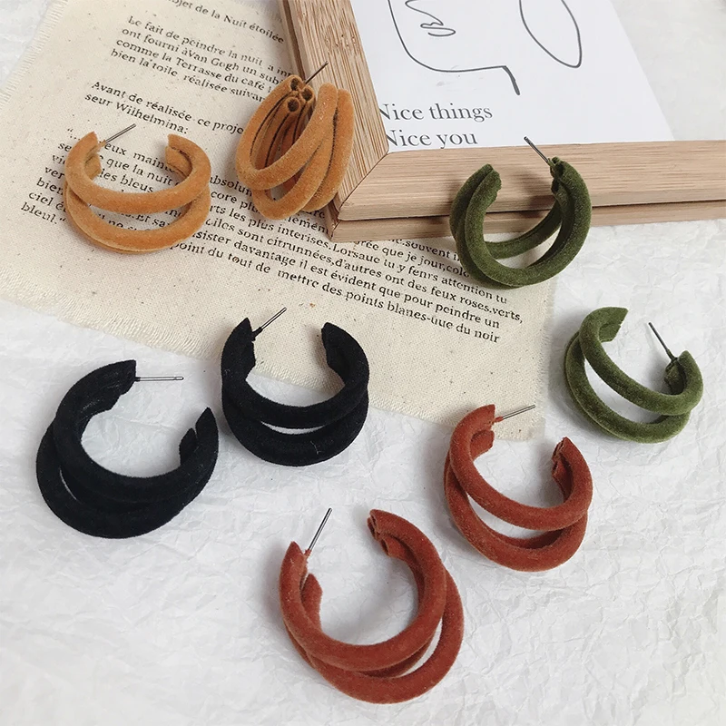 AOMU Модные Разноцветные многослойные мягкие большие круглые серьги-гвоздики с плюшевыми шариками для женщин, корейские массивные винтажные вечерние ювелирные изделия, подарок