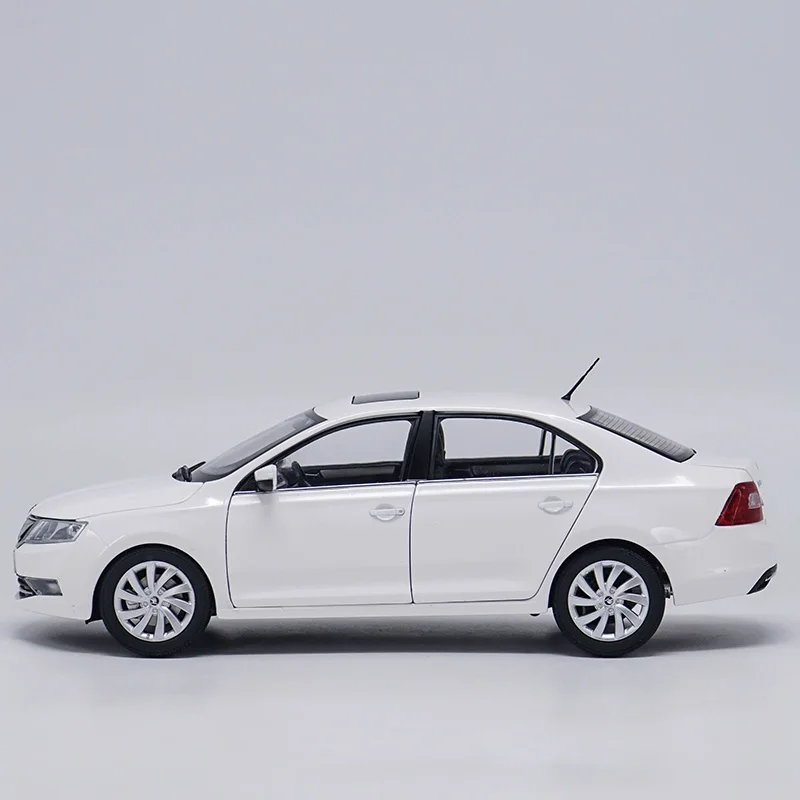 1:18 Skoda Rapid 2018 модель автомобиля из сплава статическая металлическая Оригинальная