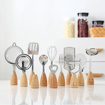 

Beech Peeler Children Stainless Steel Kitchen Utensils Smiley Face Wooden Handle Bottle Opener Small Leakage Flour Strainer 1pcs