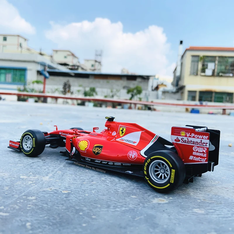 Модель автомобиля Bburago 1:24 F1 2015 Ferrari SF15 T Formula One модель из сплава декоративная