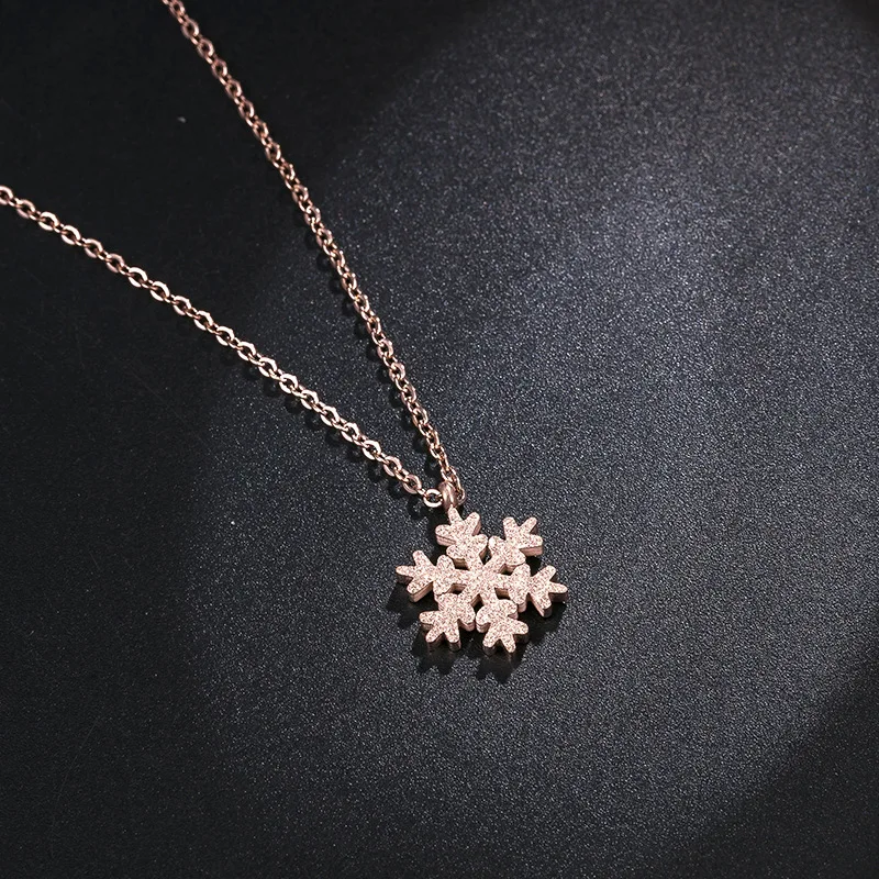 

New Style Fashion Titanium Steel 18k Rose Gold Color Gold Little Snowflake Necklace Women's Simple Choker