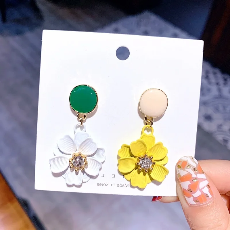 

Korean version of the new pearl ear line long flower tassel pendant temperament simple female earrings