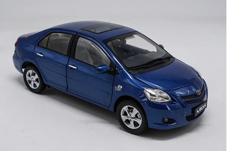 Blue Оригинальные заводские литые под давлением 1/18 Vios синий седан литые под давлением металлические классические модели игрушечных автомобилей для подарка, коллекция - Цвет: Blue