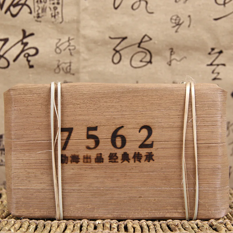 Yunnan Menghai Old Tree Shu Pu-erh Made by 2008 Pu'er Material Ripe Pu'er 7562 Tea Brick 250g