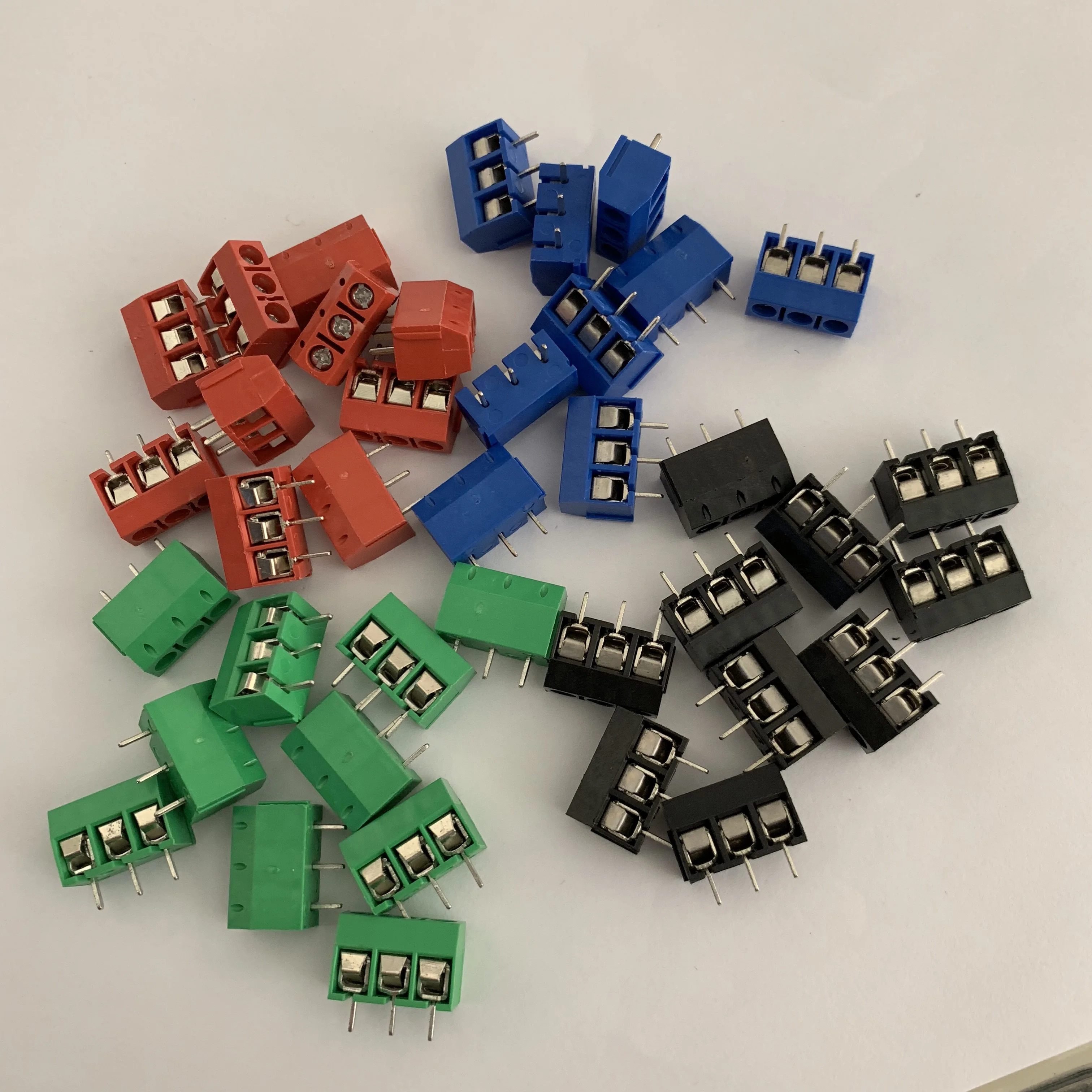 20 шт./лот KF301-3P сращивания, винтовой Тип PCB расстояние 5,0 терминал, терминал медный ног четыре цвета KF301 красный, зеленый, черный, синий