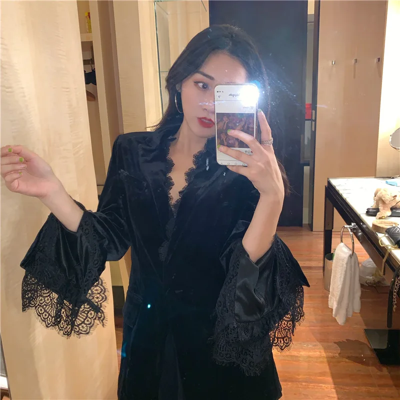 

Hong Kong Flavor Gentle Retro Elegant Slim Fit Velvet Joint Lace Open Sleeve Suit Tops